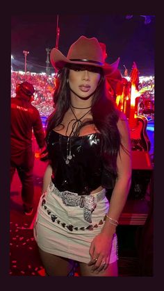 Cowgirl Fits, Cowboy Hats Women, Coachella Looks, Cowgirl Style Outfits, Cowboy Costume, Country Style Outfits, Cute Country Outfits, Looks Country