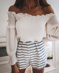 ll Necklaces Summer, Mode Shoes, Stripe Shorts, Cooler Look, Mode Inspo, Looks Chic, Outfit Goals, Fashion Mode, Looks Style