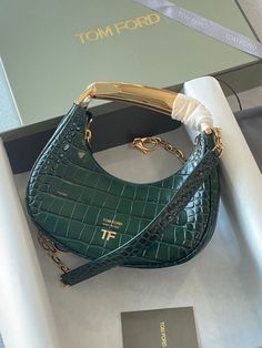 Green And Gold Aesthetic, Crochet Pouches, Sacs Tote Bags, Tom Ford Bag, Expensive Bag, My Style Bags, Luxury Bags Collection, Handbag Essentials, New Bags