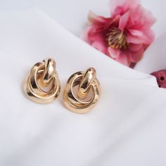 ISMERELDA - Accessorea Earrings Gold Trendy Clip-on Drop Earrings For Wedding, Chic Round Clip-on Earrings For Weddings, Trendy Gold Hoop Earrings For Wedding, Chic Round Earrings For Summer, Chic Round Summer Earrings, Chic Metal Clip-on Earrings For Wedding, Gold Chic Clip-on Earrings For Party, Chic Round Clip-on Earrings For Party, Elegant Hoop Earrings For Summer Wedding