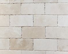 a white brick wall with no mortars or mortars on the top and bottom