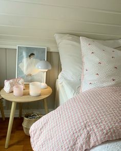 a bed room with a neatly made bed and two night stands on the side tables