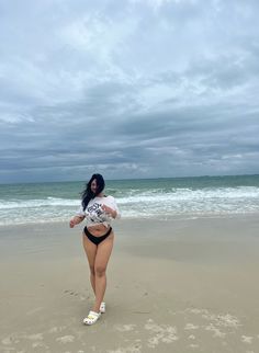 Chubby Swimsuit Pose, Chubby Beach Outfit, Pool Poses, Ootd Poses, Beach Instagram, Beach Inspo, Real Bodies