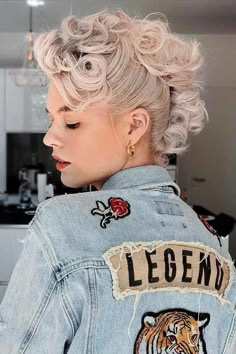 Lovely Short Hair Updos For Everyday Occasion ★ Short Hair Updos, Pretty Short Hair, Curly Wedding Hair, Prom Hairstyles For Short Hair, Short Hairstyles For Thick Hair, Hairdos For Short Hair, Penteado Cabelo Curto, Short Hair Updo, Hairstyles For Round Faces