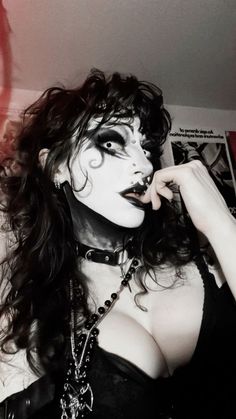 Maquillage Goth, Goth Makeup Looks, Trad Goth Makeup, Traditional Goth, Gothic People, Gothic Culture, Goth Subculture, Trad Goth, Alt Makeup