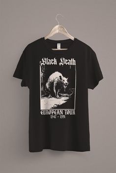 Black Death T-shirt Medieval Rat Shirt Gothic Grunge - Etsy Gothic T Shirt, Spooky Shirts, Aesthetic History, Rat Shirt, Trippy Shirts, Custom Crewneck Sweatshirts, Grunge Clothing, Goth Shirt, Alt Style