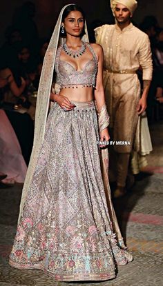 Tarun Tahiliani - India 🇮🇳 Tarun Tahiliani Lehenga, Lehenga Blouse, Tarun Tahiliani, Long Frocks, Boutique Collection, Indian Fashion Dresses, Indian Design, Lehenga Choli