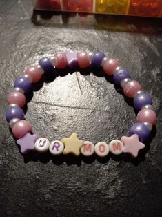 Cute Bracelet Ideas Pony Bead, Unhinged Bracelet Ideas, Funny Words To Put On Bracelets, Bracelet Ideas Y2k, Kandi Bead Ideas, Word Bracelet Ideas, Meme Bracelet