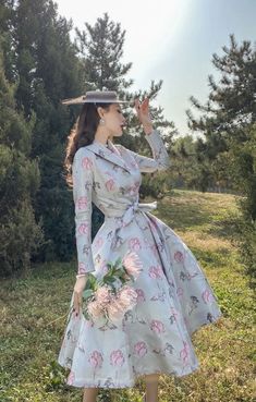 Mode Pin Up, Bow Sash, Floral Oil, Vintage Inspired Outfits, Dress Coat, 1940s Fashion, Moda Vintage, Mode Style