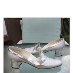 Vintage 1960s De Liso Debs Women's Silver Metallic Leather Shoes, Size 8.5 S. Used, But Still In Good Condition. Leather Sole, Small Scuff On One Heel. Trim Is Leather. Sized For Narrow Feet, Size 8-1/2, Narrow Width. See Pictures. Shoes Vintage, 5 S, Metallic Leather, Vintage 1960s, Leather Shoes, Shoes Women Heels, Metallic Silver, 1960s, Shoes Heels