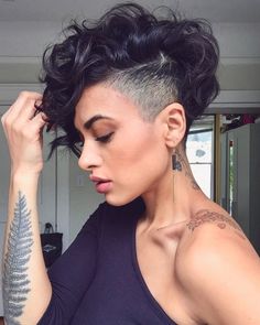 Edgy Bob, Curly Pixie Haircuts, Shaved Hair Designs, Curly Pixie Cuts, Side Hairstyles, Short Hair Undercut, Hair 2024, Curly Bob Hairstyles, Undercut Hairstyles