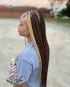 Long Twist Braids For Black Women With Color, Braids With Money Piece, Two Color Braids, Notlessbox Braids Styles Long, High Bun Hair, Ideas For Long Hair, Short Box Braids Hairstyles, Box Braids Hairstyles For Black Women, Braids Hairstyles Pictures