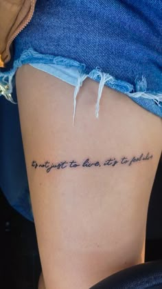 cursive lettering tattoo. leg tattoo it's not just to live its to feel alive Thigh Lettering Tattoos Women, Thigh Writing Tattoo, Thigh Quote Tattoo Women, Tattoo Writing Designs, Leg Quote Tattoo, Tattoo Pierna Mujer, Thigh Script Tattoo, Tat Placement, Front Thigh Tattoos