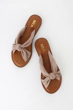 Heel Sandals Outfit, Fashion Shoes Sandals, Suede Slides, Sandals Outfit, Shoes Sale, Fashion Slippers, Sandal Heels, Girly Shoes, Fashion Sandals