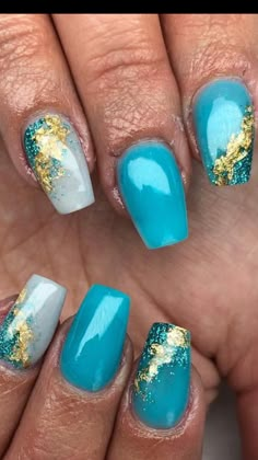 Nails Acrylic Torquise, Carribean Blue Nails, Torquise Blue Color Nails, Teal And Gold Nail Designs, Gold Beach Nails, Teal Beach Nails, Aquamarine Nails Design, Blue And Teal Nails, Beach Mani Pedi