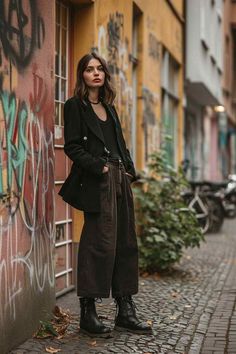 40 Hippie Chic Outfits that Blend Bohemian Rhapsody with Classic Tailoring (Concept Fashion) - Whatchawearing Creative Professional Outfit, Bohemian Outfits Winter, Funky Style Outfits, Hippie Outfits Winter, Winter Hippie Outfits, Bohemian Pants Outfit, 40s Outfits