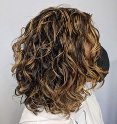 Wavy Curly Hair Cuts, Long Hair Bridal Styles, Long Hair Bridal, Bob Riccio, Layered Curly Haircuts, Medium Curly Haircuts, Medium Length Wavy Hair, Shoulder Length Curly Hair