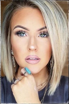 Gorgeous Haircuts, Dunner Wordend Haar, Layered Bob Hairstyles, Bob Hairstyles For Fine Hair, Winter Hair, Penteado Cabelo Curto, Lace Hair, Short Bob Hairstyles, Great Hair