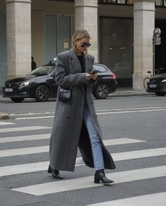 Longline Coat Outfits, Mantel Outfit, Paris Winter, Fall Winter Wardrobe, Paris Outfits, Street Style Winter, Paris Street Style, Coat Outfits