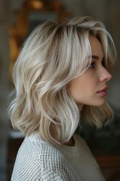 Striking Hair, Short Hair Blonde, Summer Hair Color Ideas, Blonde Lowlights, Hair Affair, Colorful Hair, Hair Blonde