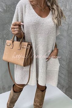 Oversized Knit Sweater, Camel Sweaters, Windy City, Style Mistakes, Fit Style, Sweater Fashion, Round Collar, Sleeve Type, Black Sweaters