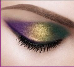 Golden Smokey Eye Makeup, Golden Smokey Eye, Mardi Gras Makeup, Mardi Gras Nails, Maquillage Yeux Cut Crease, Party Make-up, Green Eyeshadow, Eye Makeup Tips, Eye Makeup Art