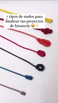 there are many different types of cords on the table together, and one has a tag that says 7 tips de nudos para finizar tus proyectos