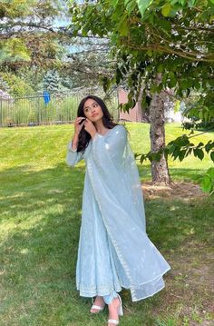 Poses For Pictures In Indian Wear, Indian Simple Suits, Indian Western Dresses Outfits, Traditional Dresses Pictures Idea, Indian Aesthetic Wedding Outfits, Traditional Wear Picture Ideas, Pictures In Traditional Wear, Aesthetic Suits Indian, Traditional Suit Poses