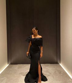 Long Elegant Formal Dresses, Gala Black Dresses Elegant, Dresses To Wear To A Wedding Modest, Black Tie Black Women, Modest Glam Dress, Classy Dinner Dresses Long, Black Evening Dresses Elegant Classy, Dresses To Wear To A Wedding 2023, Gala Dinner Dress Classy