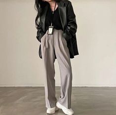 Korean Summer Outfit, Womens Leather Jackets, Wide Leg Trousers Outfit, Outfit Korean Style, Out Outfits, Korean Outfit Street Styles, Casual College Outfits, Clothes Korean Style, Korean Casual Outfits