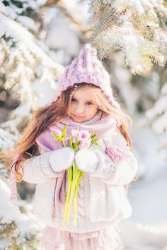 Зимние тюльпаны🌷Красивая малышка в зимней фотосессии❄️ Snow Time, Winter Air, Winter Girl, Winter Girls, Harajuku, Wonder, Photography