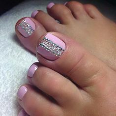 https://www.pinterest.com/pin/376191375121293159/ Toe Nail Color, Pretty Toe Nails, Pedicure Designs, Toe Nail Designs