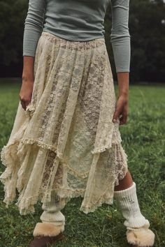 Maxi Skirt Summer, Midi Skirt Y2k, Beach Skirts, Skirts Y2k, Maxi Skirts Summer, Long Floral Skirt, White Lace Skirt, Lacey Tops, Utility Skirt