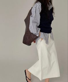 Hm Outfits, Long Skirt Fashion, Quoi Porter, Hijab Fashion Inspiration, Stylish Work Outfits, Hijabi Fashion, Modest Fashion Outfits, White Skirt, 가을 패션