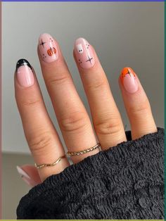 Cute French Tip Almond Nails, Simple Nail Art Designs For Beginners Short Nails, Halloween Nails Neon, Nails Short Autumn, Halloween Nails Simple Short, Halloween Nails Witch, Nail Art Halloween, Kutek Disney, Simple Fall Nails