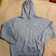 Gray Nike Hoodie That Looks Brand New And Has Hardly Been Worn Gray Nike Hoodie, Grey Nike Hoodie, Gray Nike, Nike Hoodie, Nike Shirts, Colorful Hoodies, Men's Nike, Nike Men, That Look