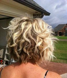 Hair Colors 2020, Short Curly Bobs, Short Hair Colors, Curly Bobs, Classic Bob Hairstyle, Hairstyles Bob, Inverted Bob Hairstyles, Stacked Bob Hairstyles, Messy Bob Hairstyles