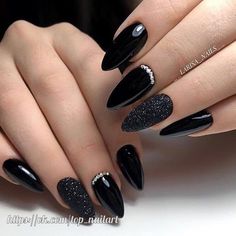 Oval Nails Designs, Nails With Glitter, Black Nail Art, Vibrant Nails, Pretty Nail Designs, Makijaż Smokey Eye