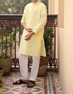 Kurtha Designs For Men Yellow, Yellow Haldi Outfit, Party Wear Pakistani, Embroidery Hand Work, Lemon Yellow Color, Wedding Fits, Haldi Outfit, Designer Boys, Kurta Men