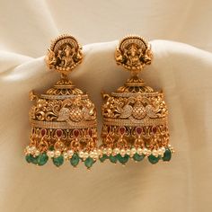 Outshine your style on your wedding day. Kalyan's extensive antique jewellery collection include antique gold earrings, antique gold bangles, antique gold necklaces etc. Latest Design Earrings Gold, Gold Wedding Earrings Indian, Lakshmi Jhumkas Gold, Gold Antique Jhumkas, Lakshmi Buttalu Earrings Gold, Cz Earrings Indian Gold, Temple Jewellery Earrings Antique, Jumka Earrings Gold Indian Jewelry, Temple Earrings Gold Jewelry