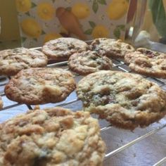 several cookies are cooling on a rack