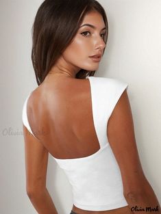 Olivia Mark - Sleeveless Top with Round Neck and Open Back, Featuring a Sexy Cutout Design Cutout Design, Olivia Mark, Workout Clothes, Open Back, Sleeveless Top, Shoulder Strap, Round Neck, Dye, Slim Fit