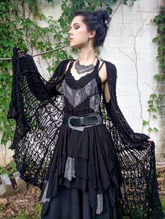 Black Hat Aesthetic, Dark Mori Fashion, Hippie Goth, Strega Fashion, Hat Aesthetic, Boho Goth, Mori Fashion, Witch Fashion, Witchy Fashion