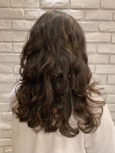 Brunette Permed Hair, 2b Hair Layers, Medium Hair Loose Curls, Volumizing Perm, Semi Perm Hair, Curled Medium Length Hair, Layers On Wavy Hair, Rounded Long Layers