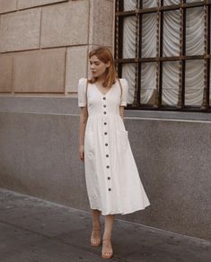 Summer Dresses we Love; White Linen Button Front Midi Dress. Pretty Little Fawn Minimal Style Summer Style Summer Street Style summer dress dresses with pockets Minimal Fashion Summer, Woman Outfit, Easy Style, Outfit Trends, Street Style Summer, Vestidos Vintage, Mode Inspo, Inspired Outfits, Summer Fashion Outfits