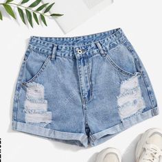 These Are A Size Xs But I Wear A Size Small Usually And They Fit Big On Me. Brand New Never Worn. Women Denim Shorts, Shein Shorts, Casual Denim Shorts, Shorts Outfits, Jeans Casual, Jeans For Short Women, Short Jeans, Distressed Denim Shorts, Shorts Jeans