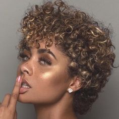 Undercut Haircut, Curly Lace Wig, Blonde Curly Hair, Haircuts For Curly Hair, Curly Hair Cuts, Short Curly Hair, Curly Hairstyles