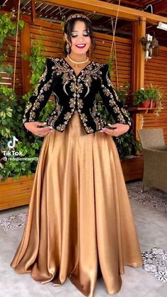 Feminine Aesthetic Outfits, Algerian Food, Skirt Tops, Shweshwe Dresses, Painted Clothing, Simple Frocks, Long Gowns, Fancy Dresses Long, Casual Chique