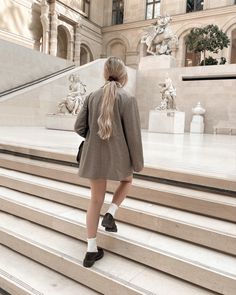 Louvre Paris The Louve Paris Aesthetic, The Louvre Photoshoot, Paris Louvre Museum Aesthetic, Museum Louvre, Louvre Museum Paintings, The Louvre Instagram, Drone Pilot, Louvre Paris, Paris Outfits