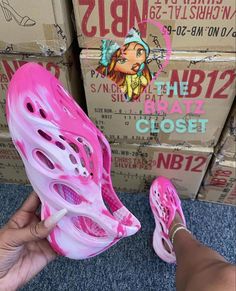 Pink Foam Runners, Bedazzled Shoes, Nike Shoes Women Fashion, Bubble Slides, Crocs Fashion, Pretty Sandals